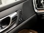 Volvo V60 2.0 T8 Twin Engine AWD R-Design 392Pk Automaat (PANORAMADAK, STOELVENTILATIE, HEAD-UP DISPLAY, MEMORY SEATS, MASSAGE, CAMERA, GETINT GLAS, TREKHAAK, APPLE CARPLAY, NIEUWE APK, NIEUWSTAAT)