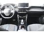 Peugeot e-2008 EV 136PK ALLURE PACK AUTOMAAT / NAVI / LEDER / CLIMA / LED / PDC / 17" LMV / CAMERA / KEYLESS / BLUETOOTH / CRUISECONTROL / NIEUWSTAAT !!