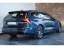 Volvo V60 2.0 T6 Plug-in hybrid AWD Plus Dark | Elektrische wegklapbare trekhaak | Adaptive Cruise Control | 360° Parkeercamera | Stoelverwarming | Stuurwielverwarming | Harman Kardon Premium Audio | Google infotainment | Longe Range