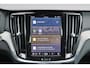 Volvo V60 T6 Recharge AWD Plus Dark - IntelliSafe Assist & Surround - 360º Camera - Harman/Kardon audio - Verwarmde voorstoelen, stuur & achterbank - Parkeersensoren voor & achter - Elektr. bedienb. voorstoelen met geheugen - Elektr. inklapbare trekhaak - 18' LMV