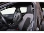 Volvo V60 T6 Recharge AWD Plus Dark - IntelliSafe Assist & Surround - 360º Camera - Harman/Kardon audio - Verwarmde voorstoelen, stuur & achterbank - Parkeersensoren voor & achter - Elektr. bedienb. voorstoelen met geheugen - Elektr. inklapbare trekhaak - 18' LMV