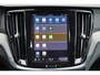 Volvo V60 T6 Recharge AWD Plus Dark - IntelliSafe Assist & Surround - 360º Camera - Harman/Kardon audio - Verwarmde voorstoelen, stuur & achterbank - Parkeersensoren voor & achter - Elektr. bedienb. voorstoelen met geheugen - Elektr. inklapbare trekhaak - 18' LMV