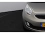 Kia Venga 1.6 CVVT Comfort Pack Automaat - Navigatie - Airco - Cruise Control - All Season banden - Trekhaak - - Virena zekerheidspakket t.w.v. €895,-