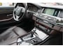BMW 5-Serie Touring 535xi Luxury Edition Individual (AWD) Panorama | Adaptive + Lane + HUD | Trekhaak | Memory + 4x verwarming + ventilatie | Premium audio | Night vision | Dealer onderhouden |