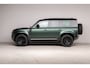 Land Rover Defender 110 P300e 110 X-Dynamic SE | HNP € 124.424,- | 6-Zits | Elec Trekhaak | Mat Groene wrap | Octa Style Velgen