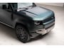 Land Rover Defender 110 P300e 110 X-Dynamic SE | HNP € 124.424,- | 6-Zits | Elec Trekhaak | Mat Groene wrap | Octa Style Velgen