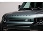 Land Rover Defender 110 P300e 110 X-Dynamic SE | HNP € 124.424,- | 6-Zits | Elec Trekhaak | Mat Groene wrap | Octa Style Velgen