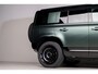 Land Rover Defender 110 P300e 110 X-Dynamic SE | HNP € 124.424,- | 6-Zits | Elec Trekhaak | Mat Groene wrap | Octa Style Velgen