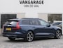 Volvo V60 2.0 T8 Plug-in hybrid AWD Ultimate Dark | Long Range | Facelift | Bowers & Wilkens | Stoelventilatie | Massage | Panoramadak | Nappa | Trekhaak | 19-inch | Head-up display | BLIS | ACC | Apple-/Android Carplay
