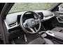 BMW iX1 xDrive30 Launch Edition 67 kWh | NL-AUTO! | 1E EIGENAAR! | M-SPORT | HALF LEDER | CAMERA | DODE HOEK | LANE ASSIST | DEALER OH! | PARK SENS V+A | CRUISE | LED | NAVI | 18" LMV