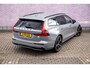 Volvo V60 2.0 T6 Plug-in hybrid AWD Plus Dark | Trekhaak | 19" | Black Pack | Sportstoelen | Getint glas | Adapt. Cruise | Electr. Bed. Stoelen