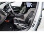 Volvo V60 2.0 T6 Plug-in hybrid AWD Plus Dark | Trekhaak | 19" | Black Pack | Sportstoelen | Getint glas | Adapt. Cruise | Electr. Bed. Stoelen