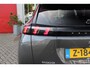 Peugeot 2008 1.2 130PK GT | NAVIGATIE 10" TOUCHSCREEN | APPLE CARPLAY/ANDROID AUTO | ADAPTIVE CRUISE CONTROL | FULL LED KOPLAMPEN | ACHTERUITRIJ CAMERA | 3-D COCKPIT | KEYLESS ENTRY/START | STOEL VERWARMING | DODEHOEK BEWAKING | ALL SEASON BANDEN |