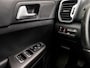 Kia Sportage 1.6 GDI DynamicLine (APPLE CARPLAY, NAVIGATIE, LEDER, STUUR/STOELVERWARMING, GETINT GLAS, SPORTSTOELEN, CAMERA, CRUISE, NIEUWE APK, NIEUWSTAAT)