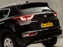 Kia Sportage 1.6 GDI DynamicLine (APPLE CARPLAY, NAVIGATIE, LEDER, STUUR/STOELVERWARMING, GETINT GLAS, SPORTSTOELEN, CAMERA, CRUISE, NIEUWE APK, NIEUWSTAAT)