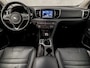 Kia Sportage 1.6 GDI DynamicLine (APPLE CARPLAY, NAVIGATIE, LEDER, STUUR/STOELVERWARMING, GETINT GLAS, SPORTSTOELEN, CAMERA, CRUISE, NIEUWE APK, NIEUWSTAAT)