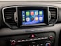 Kia Sportage 1.6 GDI DynamicLine (APPLE CARPLAY, NAVIGATIE, LEDER, STUUR/STOELVERWARMING, GETINT GLAS, SPORTSTOELEN, CAMERA, CRUISE, NIEUWE APK, NIEUWSTAAT)