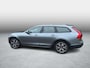 Volvo V90 Cross Country T5 250 pk AWD Automaat | Trekhaak 2400kg | Stoel- en stuurverwarming | Standkachel | Adaptive cruise control | Verwarmbare achterbank | Actieve LED koplampen | Gelamineerde zijruiten | Navigatie | Apple Carplay / Android Auto | DAB+ radio | Achteruitrijcamera | Parkeersensoren voor + achter | Dode hoek detectie BLIS |