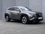 Hyundai Tucson 1.6 T-GDI HEV Comfort Smart Automaat / Dealer onderhouden / Afneembare trekhaak 1.650 kg / Elektrische klep / Adaptieve CC / Stuur- & stoelverwarming  / Navigatie / Camera / Apple Carplay Android / 19" LM + all season banden /