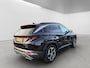 Hyundai Tucson 1.6 T-GDI 265pk PHEV Premium Sky 4WD (299,- p/m Demo Deal!) | Leder | Carplay | Climate | Keyless | Navigatie | Elek. Klep | Full - Led | 360 Camera | KRELL Audio | Elek. Stoelen | 19" Lichtmetaal | Winterpakket | Stoelventilatie | Panoramadak