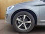 Volvo XC60 T5 R-Design | Dealer Onderhouden | Stoelverwarming | Standkachel  |  Panoramadak | Parkeersensoren V+A | Parkeercamera |