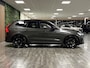 Volvo XC60 T8 AWD Recharge Ultimate Dark Heico volledig+Polestar en Vol! | Luchtvering | Bowers & Wilkins | Trekhaak | 360° Camera | 22 inch | 455pk | Head-Up Display | Adaptieve Cruise Control | Stoelverwarming voor+achter | Stuurwielverwarming | Full LED Meesturende koplampen | Pilot Assist | BLIS Dode hoek Detectie | Schuifdak | Elektrische voorstoelen geheugen | Contour Stoelen | Zitting verlenging voorstoelen | Lederen dashboard | Google Infotainment | Keyless Drive | Parkeersensoren voor+achter | Privacy Glass | Elektrisch bedienbare achterklep | DAB Radio | Apple Carplay/Android Auto | Draadloos telefoon opladen | Voorverwarming met Volvo On Call App | Platinum Grey Metallic |