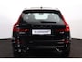 Volvo XC60 T6 Recharge AWD Plus Dark - Panorama/schuifdak - IntelliSafe Assist & Surround - 360º Camera - Verwarmde voorstoelen, stuur & achterbank - Parkeersensoren voor & achter - Elektr. bedienb. voorstoelen met geheugen - Draadloze tel. lader - Elektr. inklapbare trekhaak - 19' LMV