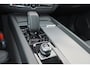 Volvo XC60 T6 Recharge AWD Plus Dark - Panorama/schuifdak - IntelliSafe Assist & Surround - 360º Camera - Verwarmde voorstoelen, stuur & achterbank - Parkeersensoren voor & achter - Elektr. bedienb. voorstoelen met geheugen - Draadloze tel. lader - Elektr. inklapbare trekhaak - 19' LMV
