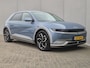 Hyundai Ioniq 5 Lounge 77.4 kWh Automaat 228pk / Accu SOH 100% / Fabrieksgarantie tot 11-2027 / WLTP 507 km / Panoramadak / CCS snellader / Head Up Display / warmtepomp / Trekgewicht 1600 kg / Stuur-, Stoel & Achterbank verwarming / 8 jaar Batterij Garantie /
