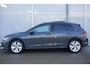 Volkswagen Golf 1.5 eHybrid 204pk Life Edition | SoH 100% | Panoramadak | Trekhaak | Achteruitrijcamera