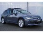 Volkswagen Golf 1.5 eHybrid 204pk Life Edition | SoH 100% | Panoramadak | Trekhaak | Achteruitrijcamera