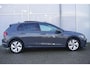 Volkswagen Golf 1.5 eHybrid 204pk Life Edition | SoH 100% | Panoramadak | Trekhaak | Achteruitrijcamera