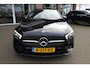 Mercedes-Benz A-klasse 180 AMG Line PANO SFEERVERL. LEER/ALCANTARA WIDESCREEN STOELVERW. ZWARTE-HEMEL CAMERA DAB CRUISE CLIMA NAVI 2XPDC 18''LMV NAP