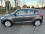 Suzuki Swift 1.2 // Trekhaak // All season banden // Honingraad grill // Stootlijsten // Rijklaarprijs!