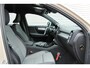 Volvo XC40 2.0 B4 Mild Hybrid Plus Dark | Verwarmbare Voorruit | Trekhaak | Elektrische Achterklep | Adaptieve Cruise Control Met Pilot Assist | BLIS Dodehoekdetectie | Harman/Kardon Audiosysteem | Elektrisch Verstelbare Voorstoelen Met Geheugen | Keyless Entruy | 18 Inch Lichtmetalen Velgen | Achteruitrijcamera | Parkeersensoren Voor & Achter | Textiel City Block Melange Grey/Charcoal Bekleding