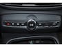 Volvo EX40 Performance Plus Black Edition 82 kWh - IntelliSafe Assist & Surround - 360º Camera - Harman/Kardon audio - Verwarmde voorstoelen, stuur & achterbank - Parkeersensoren voor & achter - Elektr. bedienb. voorstoelen met geheugen links - Draadloze tel. lader - Warmtepomp - Extra getint glas - Elektr. inklapbare trekhaak - 20' LMV