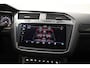 Volkswagen Tiguan Allspace 1.5 TSI R Line Highline Aut. [ Panorama LED Trekhaak Stoel-en stuurverwarming ]