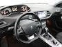 Peugeot 308 1.2 PureTech Allure automaat, trekhaak, pano dak, navi, cruisecontr, airco, pdc, achteruitrijcamera, Buitenspiegels elektrisch verstel- en verwarmbaar De Peugeot 308 1.2 PureTech Allure automaat is een stijlvolle en moderne hatchback die comfort, technologie en rijplezier mooi combineert. De efficiënte 1.2-liter turbomotor levert vlotte pre