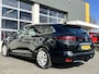 Renault Megane Estate 1.3 TCe Business Edition One Airco Cruise control Trekhaak 1700kg trekgewicht Parkeersensoren voor en achter Telefoonverbinding Stuurwielbediening 5-Persoons Navigatiesysteem Elektrische stoelen Leder