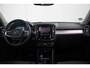 Volvo XC40 T2 129PK AUT8 Business Pro | Harman Kardon Premium Audio | Panoramisch schuif-/kanteldak | 360° Parkeercamera | Semi-Electrische wegklapbare trekhaak | Parkeersensoren voor + achter| Adaptive Cruise Control & Pilot Assist | BLIS | Volvo on Call