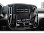 Volvo XC40 T2 129PK AUT8 Business Pro | Harman Kardon Premium Audio | Panoramisch schuif-/kanteldak | 360° Parkeercamera | Semi-Electrische wegklapbare trekhaak | Parkeersensoren voor + achter| Adaptive Cruise Control & Pilot Assist | BLIS | Volvo on Call