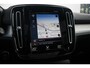 Volvo XC40 T2 129PK AUT8 Business Pro | Harman Kardon Premium Audio | Panoramisch schuif-/kanteldak | 360° Parkeercamera | Semi-Electrische wegklapbare trekhaak | Parkeersensoren voor + achter| Adaptive Cruise Control & Pilot Assist | BLIS | Volvo on Call
