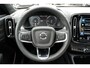 Volvo XC40 T4 Plug-in hybrid AUT7 211PK Plus Dark | Panoramadak | Adaptieve Cruise Control | Harman Kardon audio | Trekhaak semi elektrisch inklapbaar | 18" Lichtmetalen velgen | Elektrisch verstelbare voorstoelen | Stoel- & Stuurwielverwarming