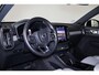 Volvo EX40 Extended Range Ultra 82 kWh - Panorama/schuifdak - IntelliSafe Assist & Surround - 360º Camera - Harman/Kardon audio - Verwarmde voorstoelen & stuur - Parkeersensoren voor & achter - Elektr. bedienb. voorstoelen met geheugen links - Draadloze tel. lader - Warmtepomp - Extra getint glas - 19' LMV