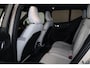 Volvo EX40 Extended Range Ultra 82 kWh - Panorama/schuifdak - IntelliSafe Assist & Surround - 360º Camera - Harman/Kardon audio - Verwarmde voorstoelen & stuur - Parkeersensoren voor & achter - Elektr. bedienb. voorstoelen met geheugen links - Draadloze tel. lader - Warmtepomp - Extra getint glas - 19' LMV