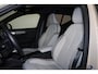 Volvo EX40 Extended Range Ultra 82 kWh - Panorama/schuifdak - IntelliSafe Assist & Surround - 360º Camera - Harman/Kardon audio - Verwarmde voorstoelen & stuur - Parkeersensoren voor & achter - Elektr. bedienb. voorstoelen met geheugen links - Draadloze tel. lader - Warmtepomp - Extra getint glas - 19' LMV