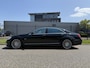 Mercedes-Benz S-klasse 600 V12 Lang AMG Facelift UNIEKE AUTO/TOPCONDITIE/VOLLEDIG MERCEDES DEALER HISTORIE/PANO-SCHUIFDAK/NACHTZICHT/MASSAGE+VENTILATIE/DISTRONIC/LANE-ASSIST/CAMERA/HARMAN&KARDON/20"AMG/YOUNGTIMER/BTW-AUTO