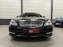 Mercedes-Benz S-klasse 600 V12 Lang AMG Facelift UNIEKE AUTO/TOPCONDITIE/VOLLEDIG MERCEDES DEALER HISTORIE/PANO-SCHUIFDAK/NACHTZICHT/MASSAGE+VENTILATIE/DISTRONIC/LANE-ASSIST/CAMERA/HARMAN&KARDON/20"AMG/YOUNGTIMER/BTW-AUTO