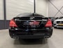 Mercedes-Benz S-klasse 600 V12 Lang AMG Facelift UNIEKE AUTO/TOPCONDITIE/VOLLEDIG MERCEDES DEALER HISTORIE/PANO-SCHUIFDAK/NACHTZICHT/MASSAGE+VENTILATIE/DISTRONIC/LANE-ASSIST/CAMERA/HARMAN&KARDON/20"AMG/YOUNGTIMER/BTW-AUTO