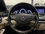 Mercedes-Benz S-klasse 600 V12 Lang AMG Facelift UNIEKE AUTO/TOPCONDITIE/VOLLEDIG MERCEDES DEALER HISTORIE/PANO-SCHUIFDAK/NACHTZICHT/MASSAGE+VENTILATIE/DISTRONIC/LANE-ASSIST/CAMERA/HARMAN&KARDON/20"AMG/YOUNGTIMER/BTW-AUTO